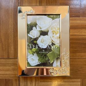 Vera Wang 5” x 7” picture frame NWT